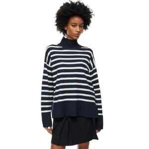 Babaton NWT
Weekday Turtleneck in Admiral/ Light Birch Sz XS